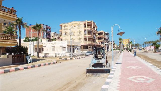استمرار الحملات المتنوعة واقتراب الانتهاء من أعمال محطتي الصرف الصحي والرفع بمصيف بلطيم.. صور 