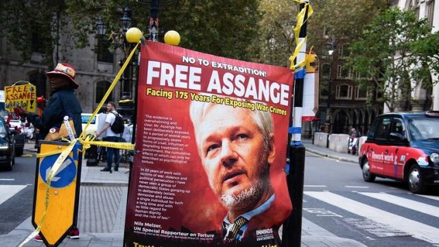 الرئيس المكسيكي يعرض اللجوء مرة أخرى على أسانج 