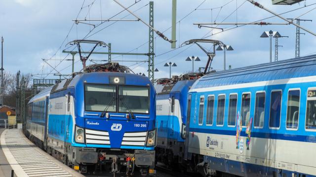 العواصف العاتية تشل حركة القطارات في جمهورية التشيك 