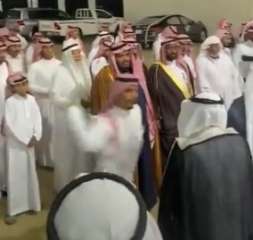 بالفيديو.. القبض على سعودي صفع مسنا في مناسبة اجتماعية