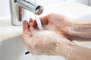 فيديو.. استشاري مناعة: غسل الأيدي بالماء والصابون يقي الإنسان من 250 مرض