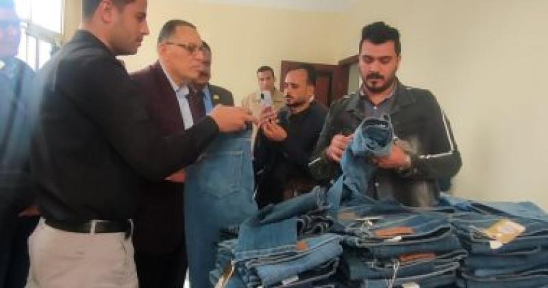 محافظ الشرقية يتفقد المعرض