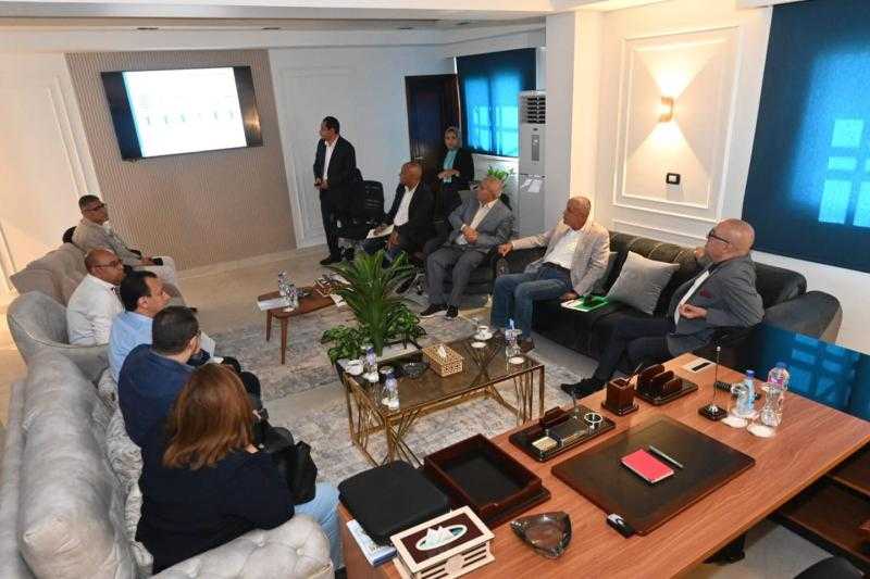 وزير الإسكان يستعرض الموقف التنفيذي للمشروعات المختلفة الجارى تنفيذها بمدينة حدائق أكتوبر