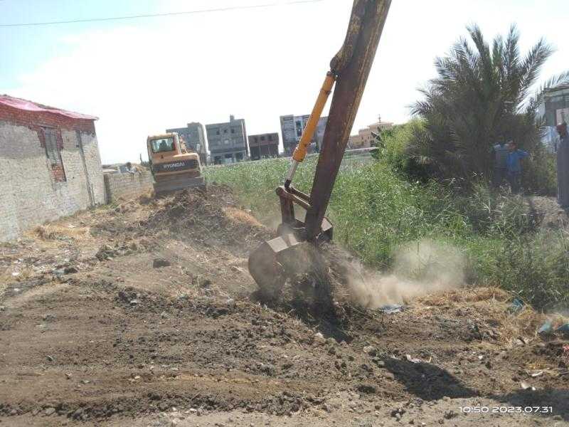 محافظ بورسعيد: استمرار أعمال الحملة المكبرة لغلق الفتحات المخالفة المؤدية لمنطقة شمال سهل الحسينية