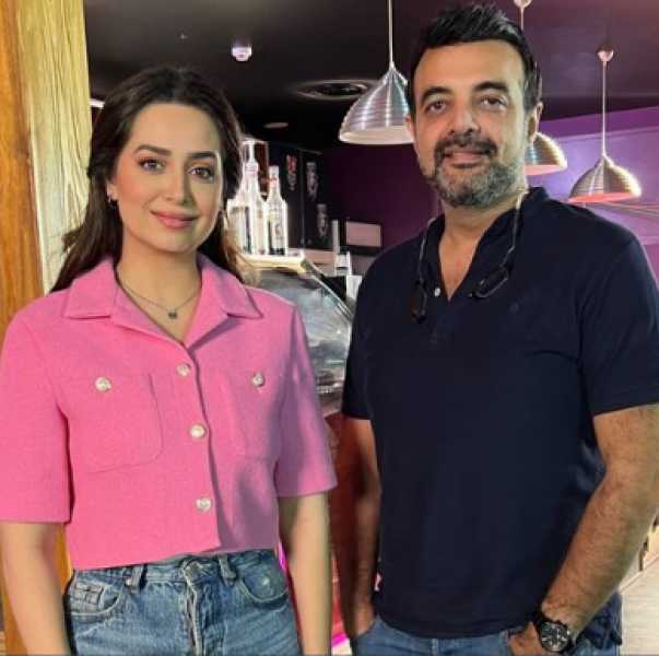 شاهد.. هبة مجدي تشارك صورا من كواليس حكاية &rdquo;عيشها بفرحة&rdquo;
