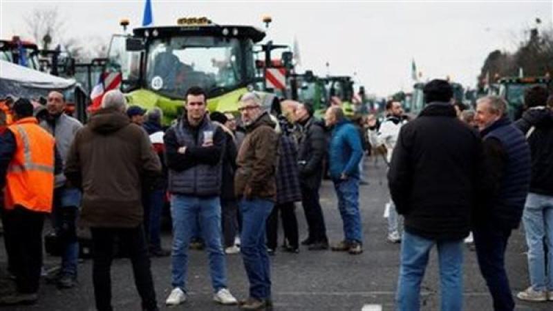 القاهرة الإخبارية : مزارعون يغلقون الطرق العامة في اليونان بوقفة احتجاجية