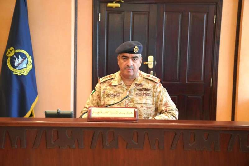 رئيس الأركان الكويتى: القيادة السياسية حريصة على متابعة شؤون القوات المسلحة