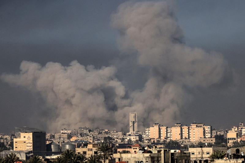 في اليوم الـ240.. قصف متواصل للاحتلال على مناطق متفرقة من قطاع غزة