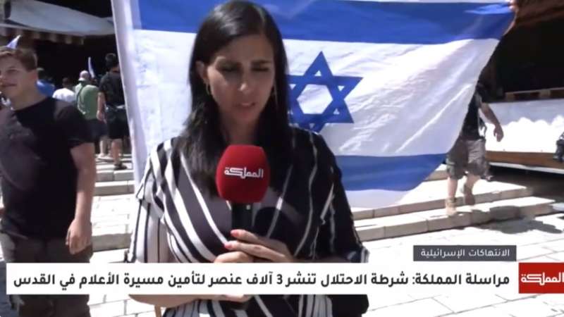 مستوطنون يهاجمون صحفيين عرب بالقدس خلال عملهم مباشرة على الهواء