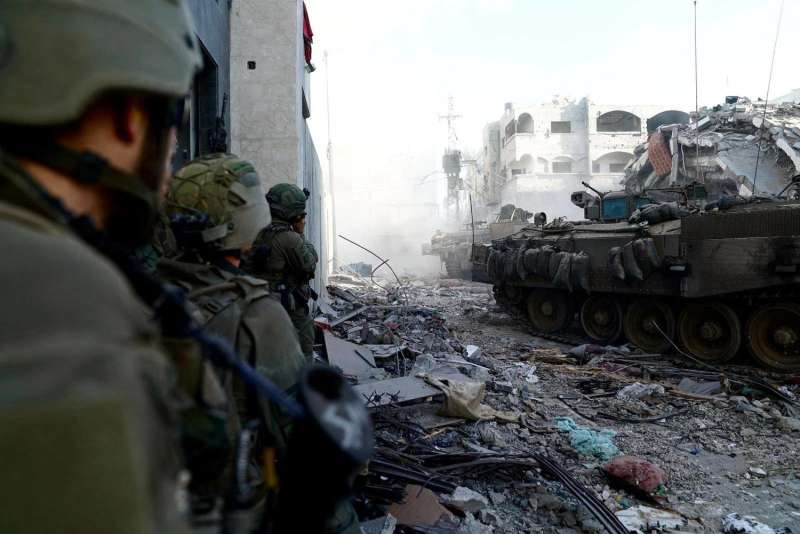 مقتل ضابط و3 جنود إسرائيليين في تفجير مبنى بمدينة رفح