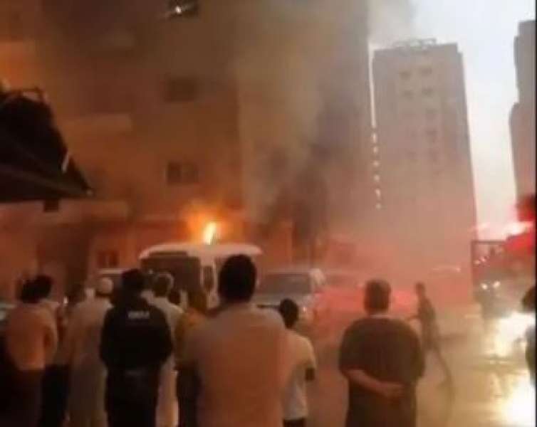 الداخلية الكويتية تعلن السيطرة على حريق إحدى البنايات بمنطقة المنقف