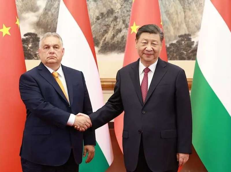 الرئيس الصيني: العالم مطالب بتهيئة الظروف لاستئناف الحوار بين روسيا وأوكرانيا