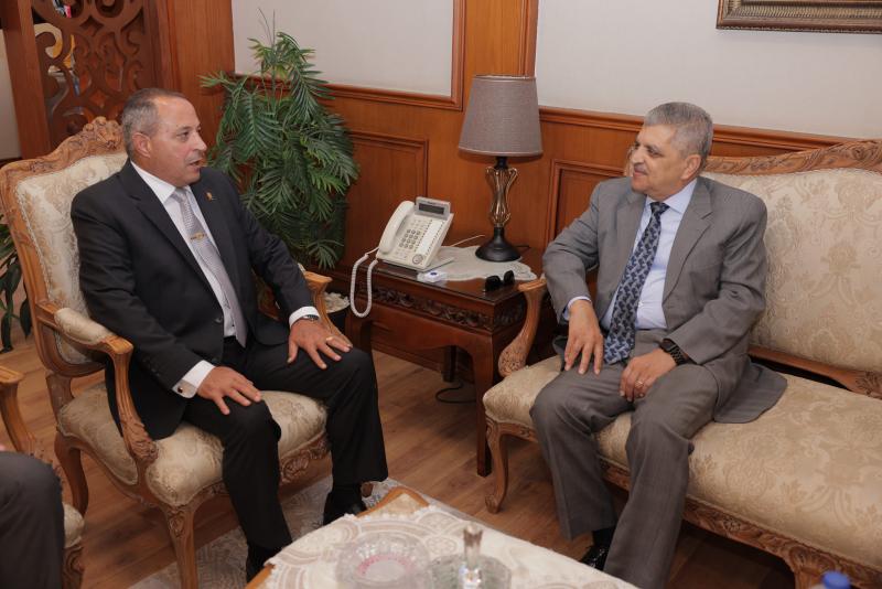 محافظ بورسعيد يستقبل رئيس هيئة قناة السويس