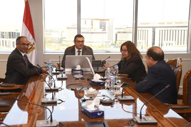 وزير الإسكان يتابع موقف تنفيذ الوحدات السكنية ضمن المبادرة الرئاسية ”سكن لكل المصريين”