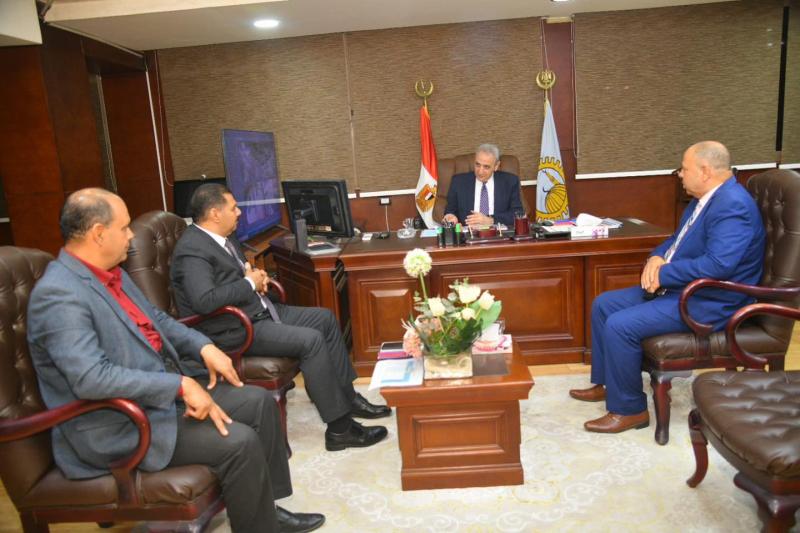 محافظ الغربية يعقد اجتماعا لمناقشة المشروعات الجاريه في المحافظة