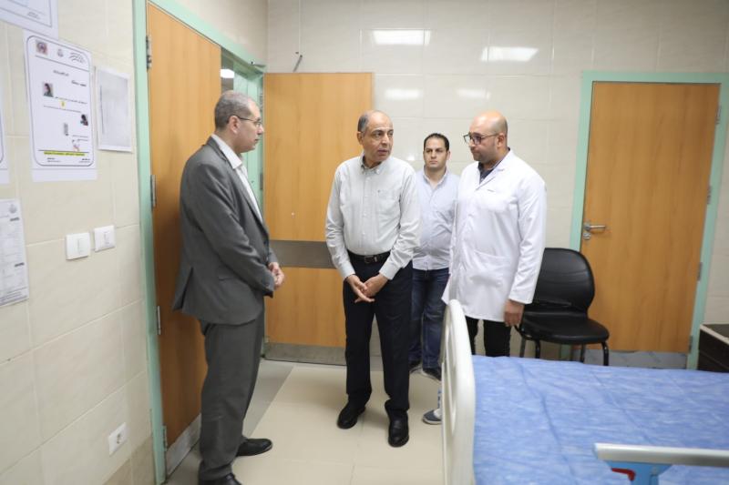 محافظ المنيا يتفقد أقسام  مستشفى ملوى التخصصى ويشدد على اعمال النظافة وتقديم افضل الخدمات العلاجية  للمرضى