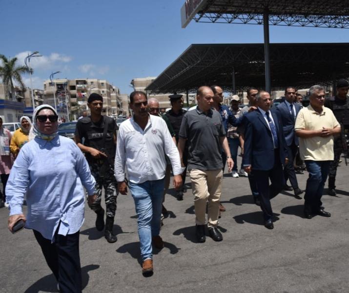 محافظ بورسعيد يتابع انتظام العمل داخل ” الميناء البري ” بحي الضواحي