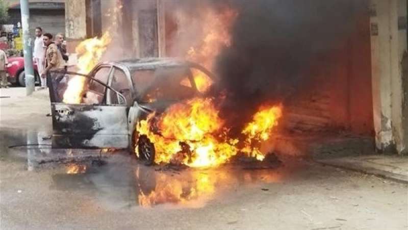 لا إصابات.. تفحم سيارة اشتعلت بها النيران في حدائق الأهرام