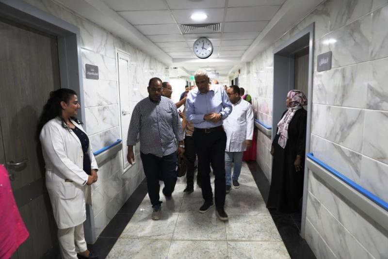 محافظ أسوان يطمئن على تقديم الخدمات الطبية والعلاجية للمواطنين داخل مستشفى كوم أمبو الجديد لخدمة 417 ألف نسمه