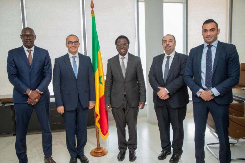السفير المصري يبحث سبل تعزيز التعاون الثنائي مع وزير الصناعة والتجارة السنغالي