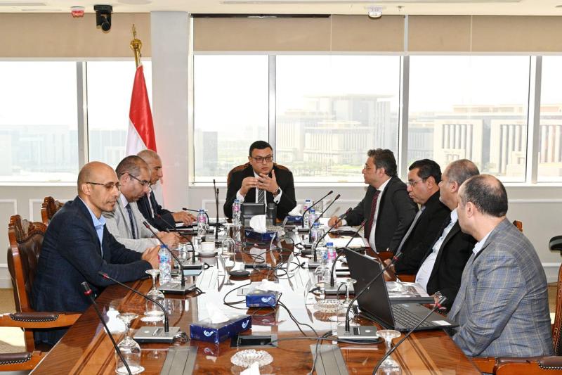 وزير الإسكان يتابع موقف تنفيذ مشروعات الشراكة مع المطورين العقاريين بـ”القاهرة الجديدة”