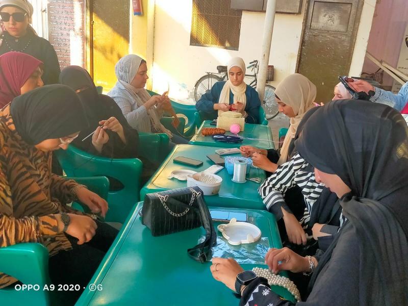 الشباب والرياضة تستمر في تدريب عضوات أندية الفتاة على الحرف اليدوية بمحافظة بورسعيد