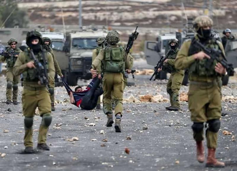 قوات الاحتلال تعتقل أكثر من 9 آلاف فلسطيني منذ أكتوبر