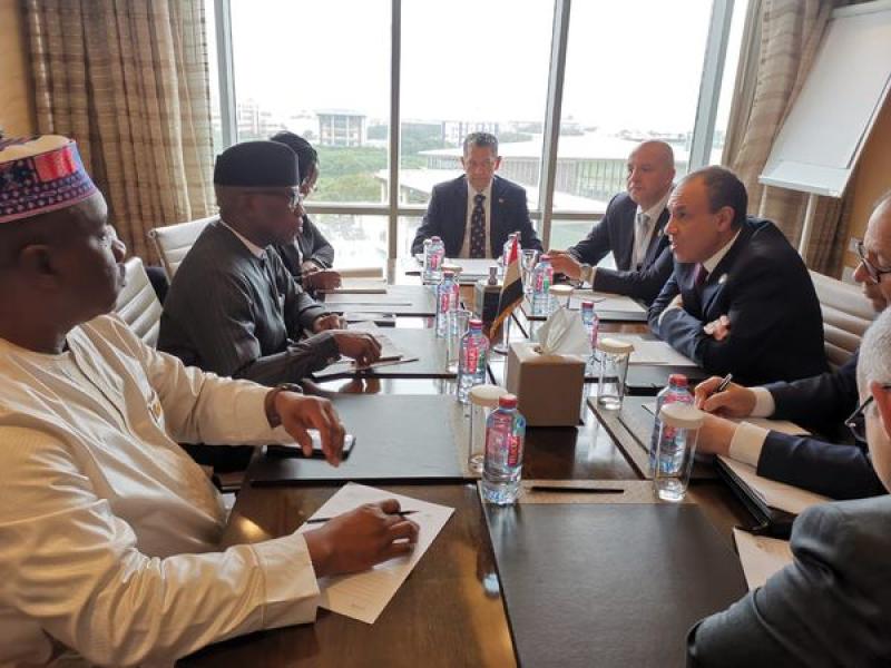 وزير الخارجية يلتقي مع مفوض الشئون السياسية والسلم والأمن بالاتحاد الأفريقي على هامش أعمال القمة التنسيقية