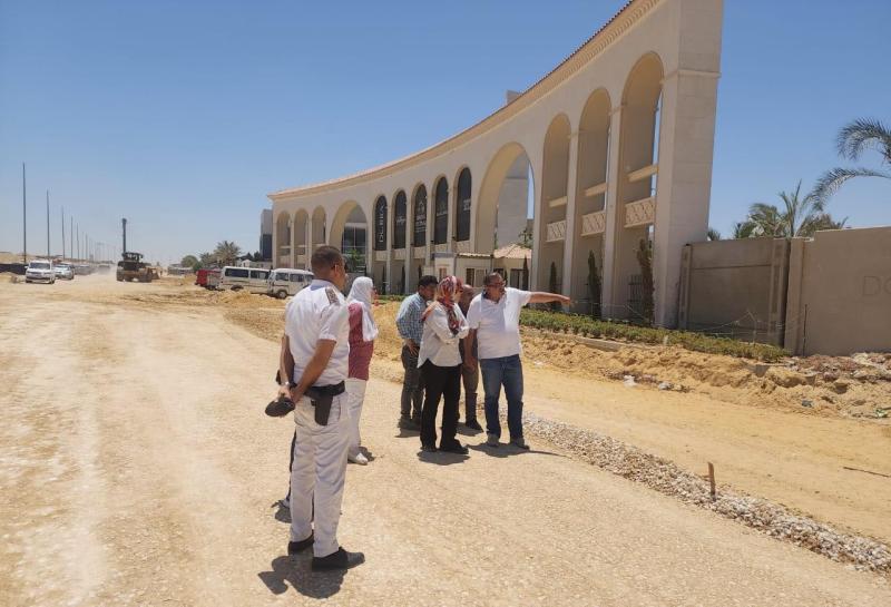 رئيس جهاز مدينة الشيخ زايد تتفقد مشروعات المرافق والطرق بتوسعات المدينة بمساحة 10آلاف فدان