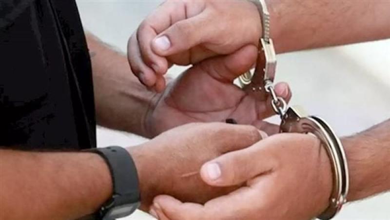 إحالة عاطل للمحاكمة بتهمة سرقة هواتف المواطنين بالظاهر