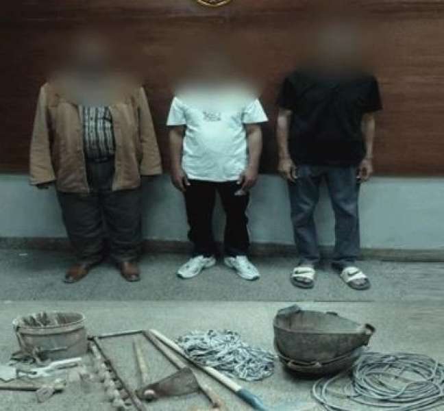 ضبط 3 أشخاص بالقاهرة لقيامهم بأعمال الحفر والتنقيب غير المشروع عن الآثار