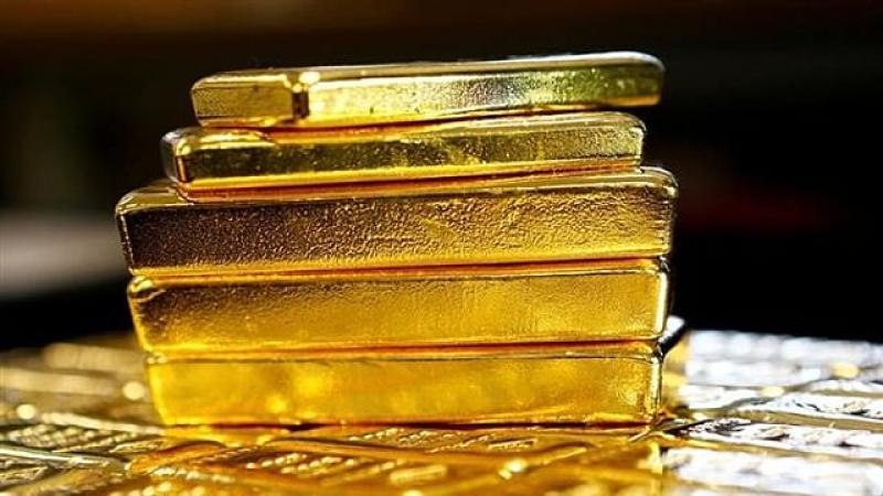 أسعار الذهب تتراجع مع صعود الدولار اليوم الخميس في أول مايو