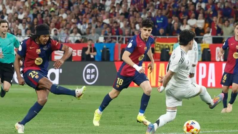 قبل مباراة الإياب ضد إنتر ميلان.. برشلونة يعلن تفاصيل إصابة كوندي ومدة غيابه