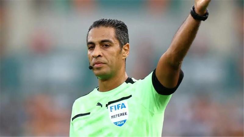 قبل مواجهة المصري.. أرقام الزمالك مع الحكم أمين عمر