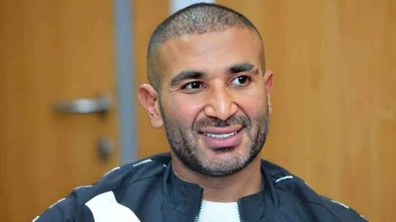 أحمد سعد يغني تواشيح وابتهالات أمام قبر أبي حنيفة النعماني في العراق