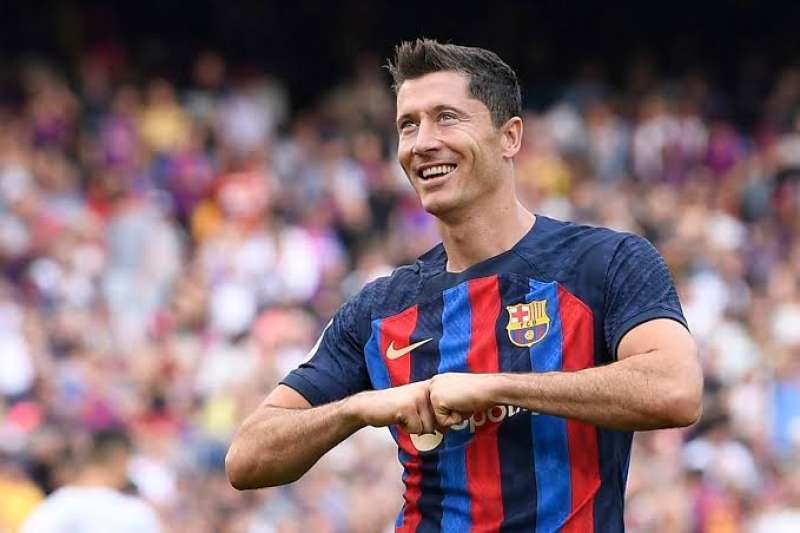 أنباء عن عودة اللاعب ليفاندوفسكي في صفوف برشلونة من جديد.. هل يلتحق بمباراة الإنتر؟