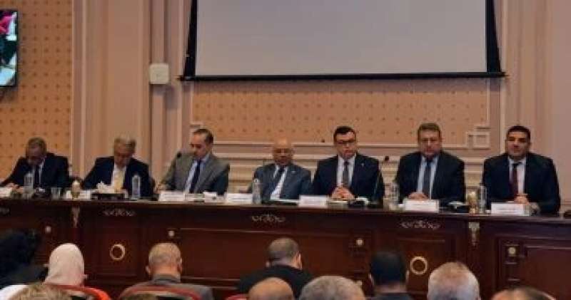 البرلمان يناقش قانون الإيجار القديم وإيهاب منصور يطالب بتشريع متوازن يراعي الواقع المعيشي
