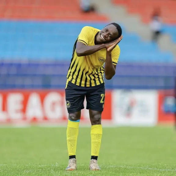 الظهير الأيمن الكيني بارون أوشينج