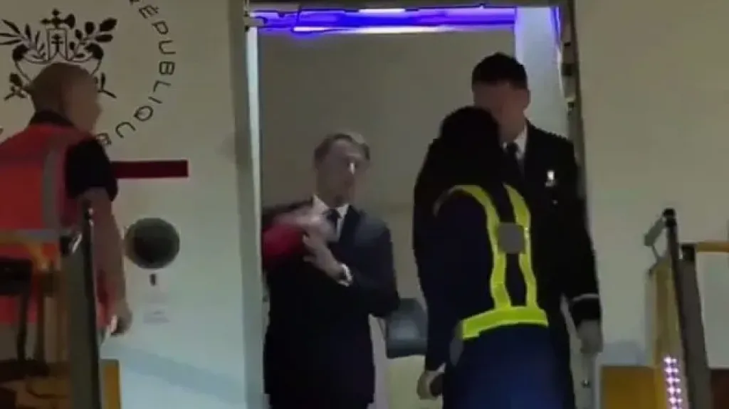 ماكرون وزوجته