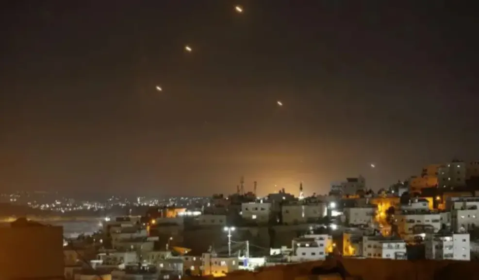 إيران تضرب إسرائيل 