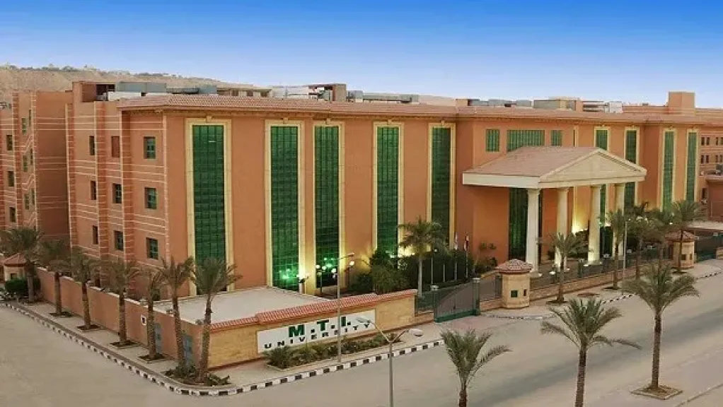 الجامعة الحديثة للتكنولوجيا 