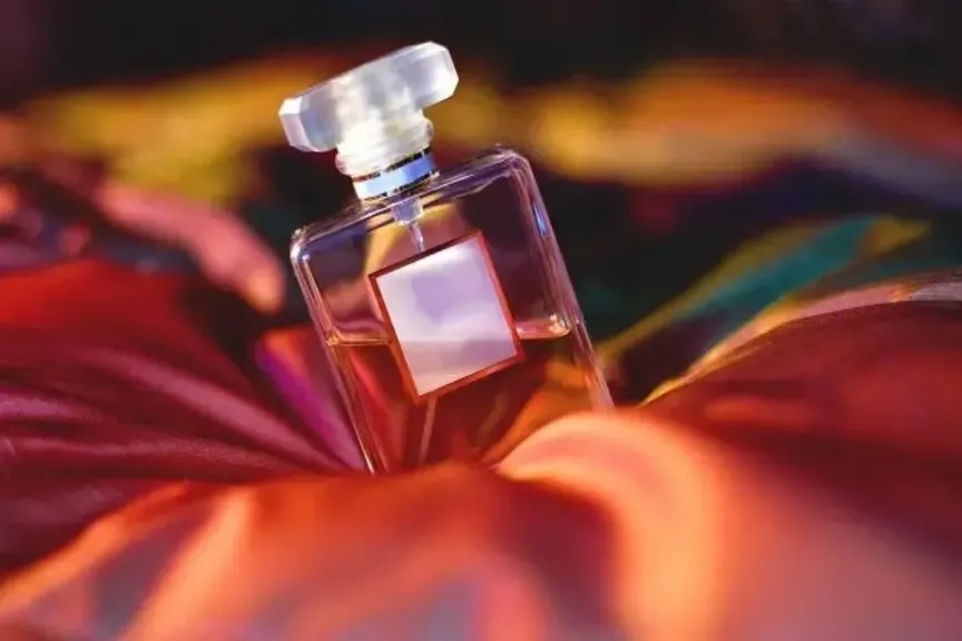 تفسير حلم العطر للعزباء لابن سيرين