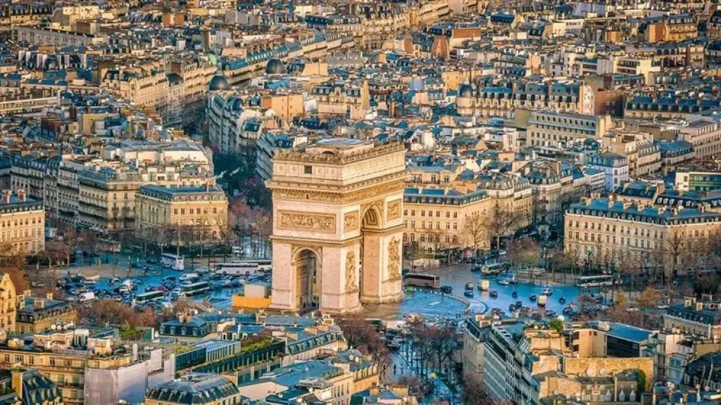 فرنسا