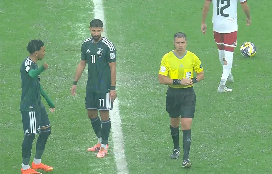 سبب توقف مباراة السعودية ضد الإمارات